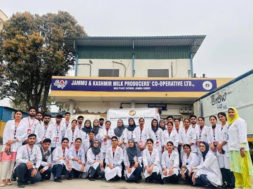 Rajiv Gandhi College of Nursing — Students on an industry visit